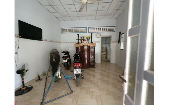 Bán gấp nhà khu vực trung tâm thị trấn Tân Trụ giá 3 tỷ