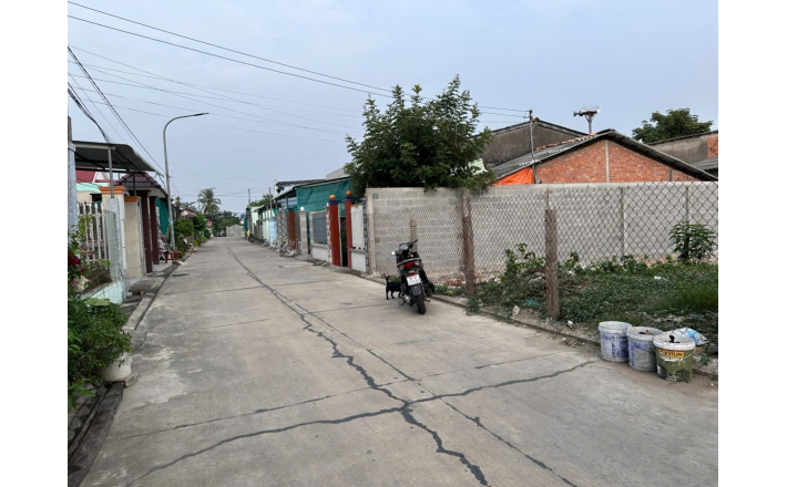 Bán lô đất thổ trung tâm huyện Tân Trụ giá 2,2 tỷ  