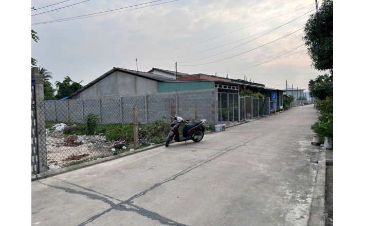 Bán lô đất thổ trung tâm huyện Tân Trụ giá 2,2 tỷ  