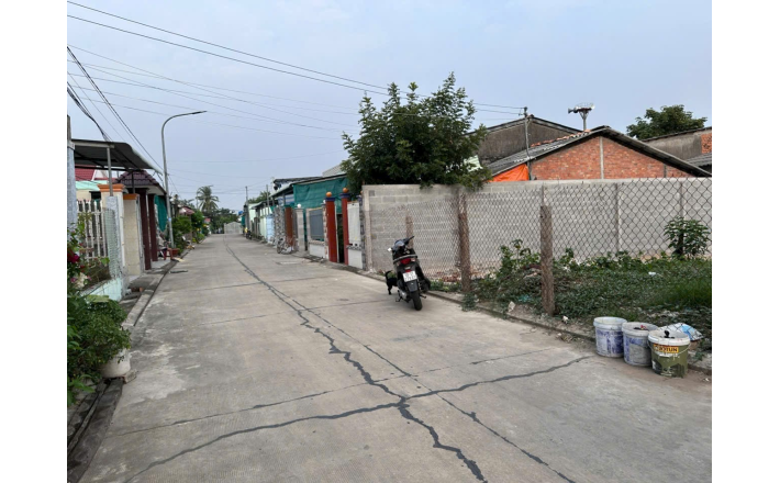 Bán lô đất thổ trung tâm huyện Tân Trụ giá 2,2 tỷ  